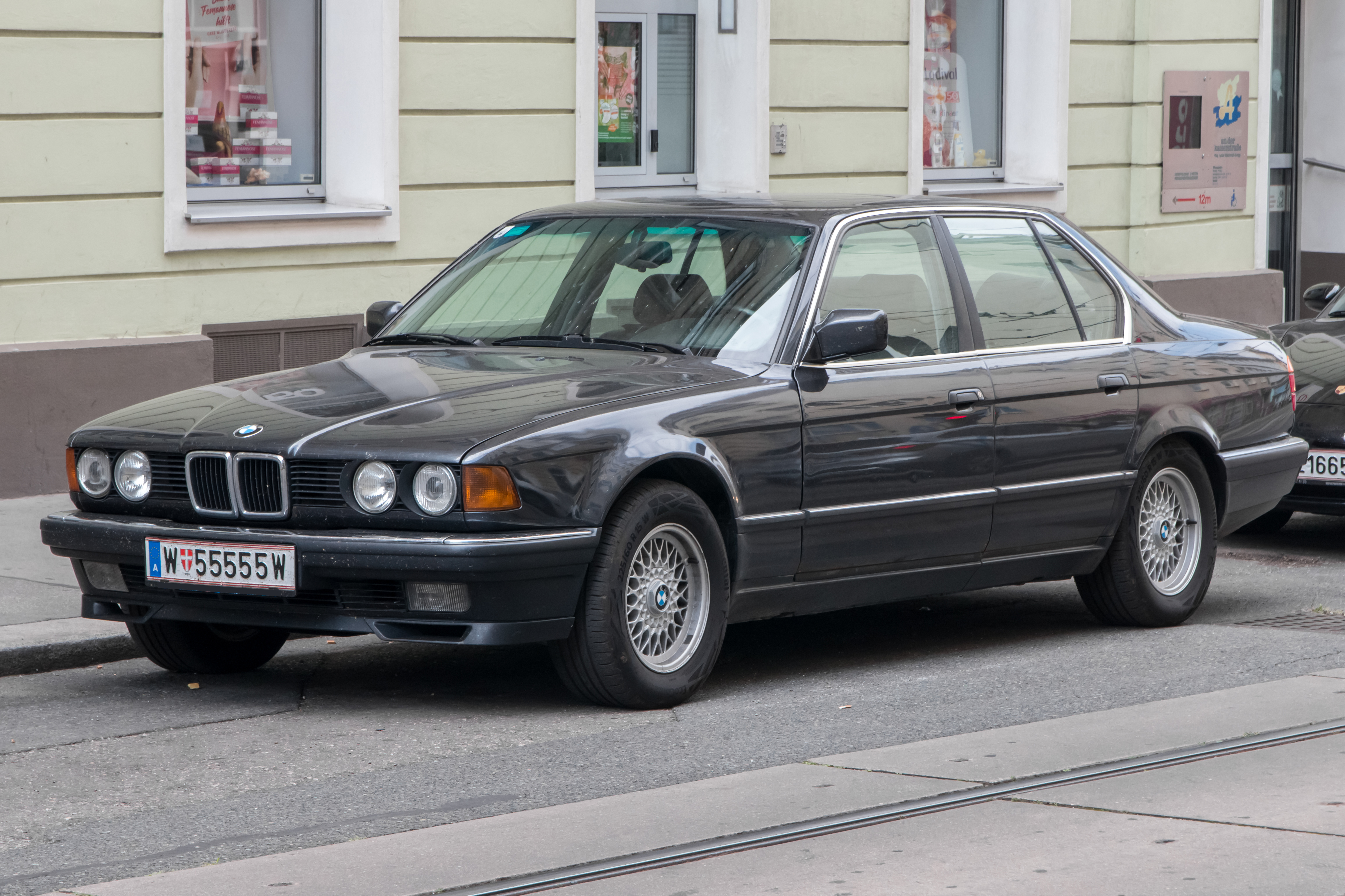 BMW E32
